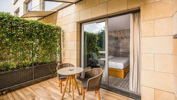 Deluxe Room, 1 Queen Bed, Balcony | Terrace/patio