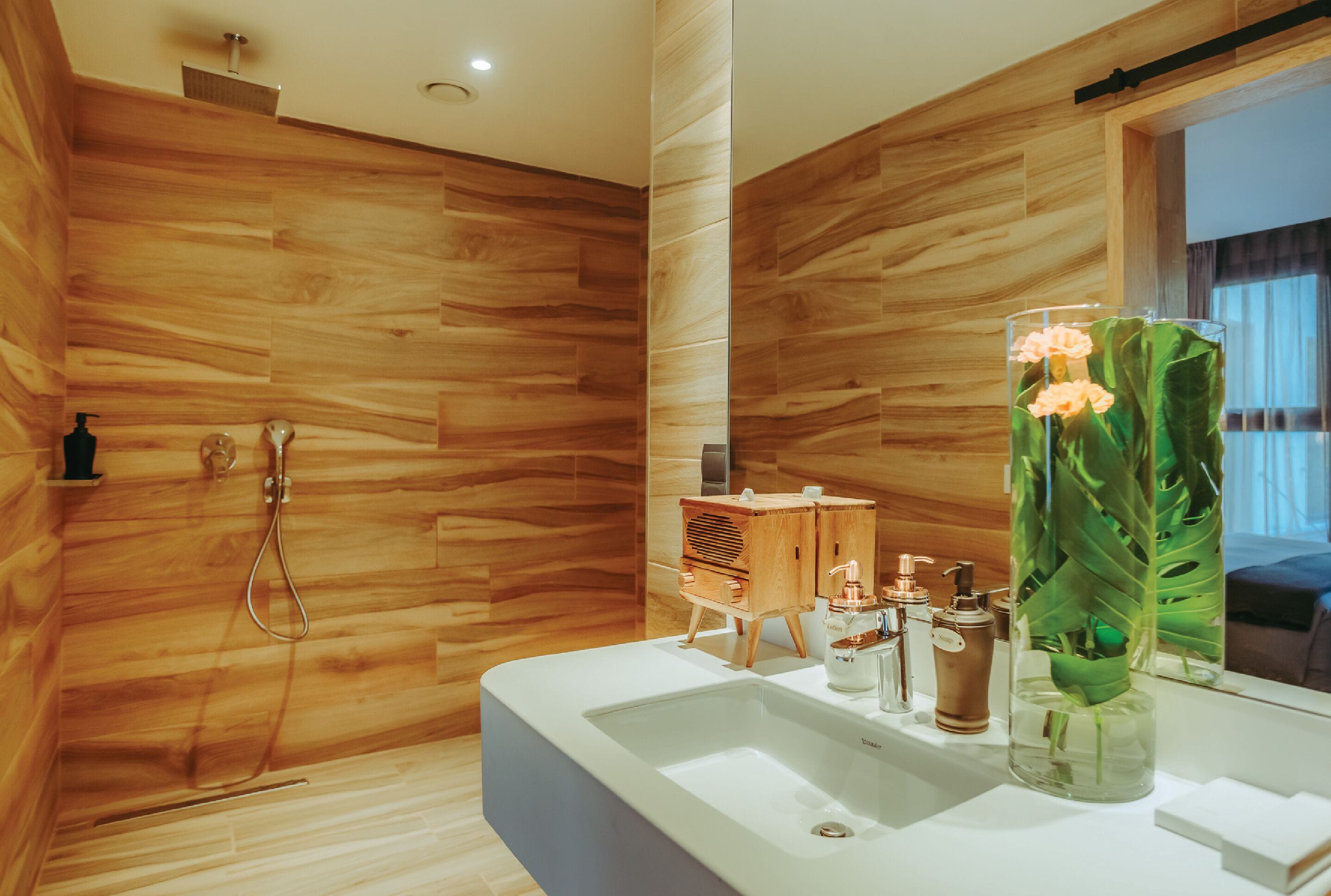 executive room, 1 king bed (bigger) | bathroom | eco-friendly toiletries, hair dryer, bathrobes, slippers