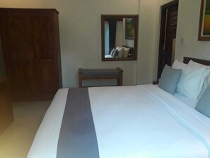 1 bedroom, in-room safe, free WiFi, bed sheets - Cozy small Villa in the middle of lush jungle view (Gianyar)