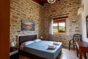 3 Schlafzimmer, Zimmersafe, Schreibtisch, Bügeleisen/Bügelbrett