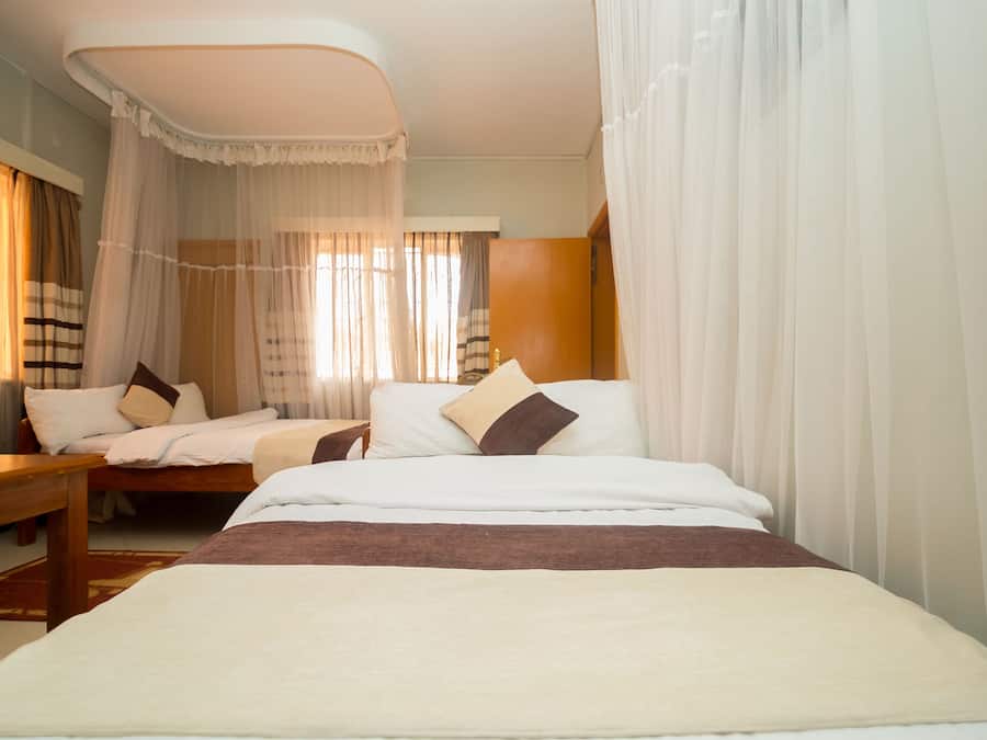 4 bedrooms, desk, free WiFi