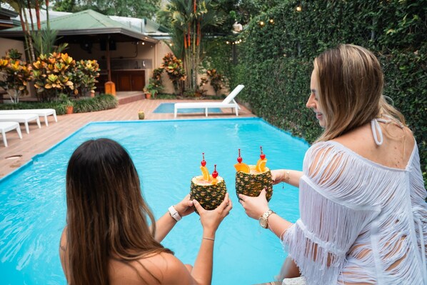 حمّام سباحة خارجي