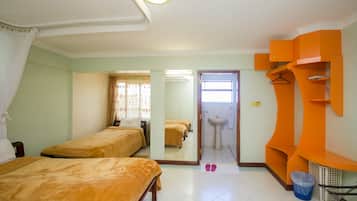 5 habitaciones, tabla de planchar con plancha y wifi gratis