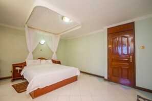 5 habitaciones, tabla de planchar con plancha y wifi gratis 