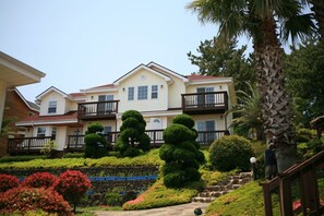 Front of property - Dasom Pension (Seogwipo)