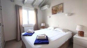 3 chambres, fer et planche à repasser, Wi-Fi, draps fournis