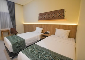 Deluxe Twin Room | Desk, laptop workspace, soundproofing, free WiFi