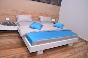 Soundproofing, free WiFi - Hotel Radhe Inn (Una)