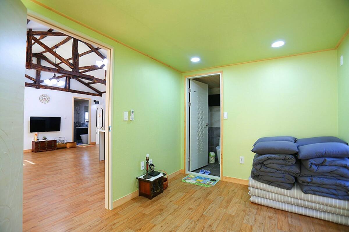 Room (Hangil) | 2 bedrooms, free WiFi