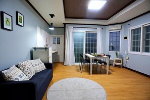 Family Room (Meceluna) | Living area | LED TV - Luna in Jeju Pension (Jeju City)