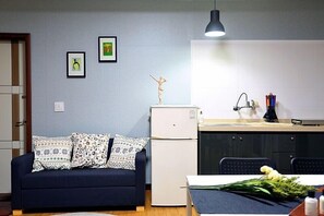 家庭客房 (Meceluna) | 私人小型廚房 | 電冰箱、爐台、鍋具/餐盤/廚房用品