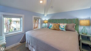 3 bedrooms, desk, iron/ironing board, free WiFi - **DOCKSIDE DAYDREAMS @ COCONUT MALLORY** Marina Villa + LAST KEY SERVICES… (Key West)