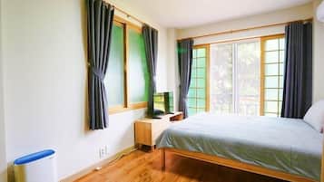 Studio (10 PY) | Individually decorated, individually furnished, free WiFi