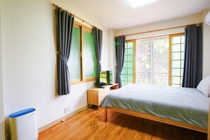 Estudi (10 PY) | Decoració individual, mobiliari individual i wifi gratuïta 