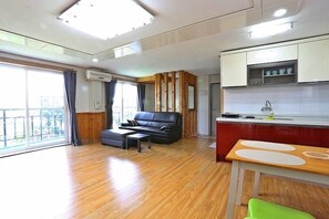 Studio (22 PY) | Living area