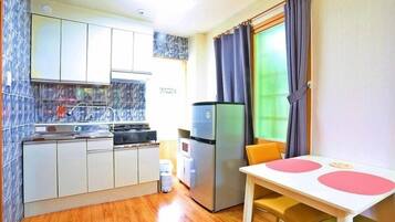 Studio (10 PY) | Private kitchenette