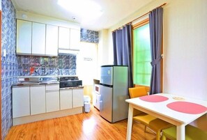 Studio (10 PY) | Private kitchenette