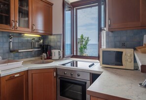Apartment 1 - First Floor, 2 Bedrooms, Sea View | Private kitchen | Fridge, microwave, oven, stovetop - Apartments Hinterreiter (Rovinj)