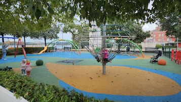 Children’s play area – outdoor