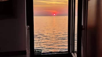 Apartment 5 - 2nd Floor, 2 Bedrooms, Sea View | Beach/ocean view