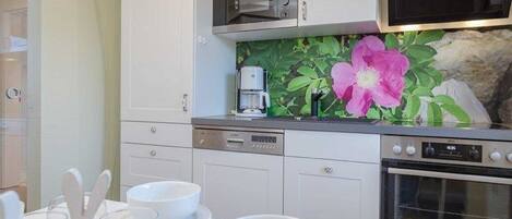 Kühlschrank, Mikrowelle, Ofen, Geschirrspüler