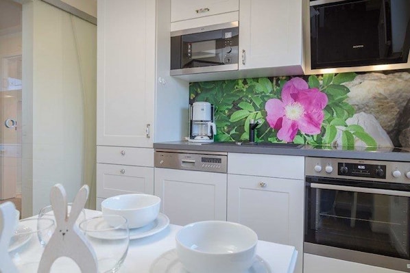 Køleskab, mikrobølgeovn, ovn, opvaskemaskine