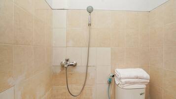 Standard Double Room | Bathroom shower