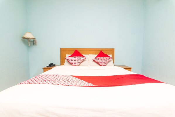 Deluxe Double Room | Desk, free WiFi, bed sheets