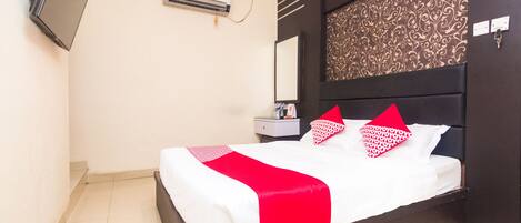 Deluxe-sviitti | Työpöytä, ilmainen Wi-Fi, vuodevaatteet