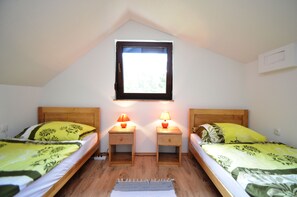 House | 3 bedrooms, iron/ironing board, free cots/infant beds, free WiFi - Holiday Home Lana (Plitvicka Jezera)