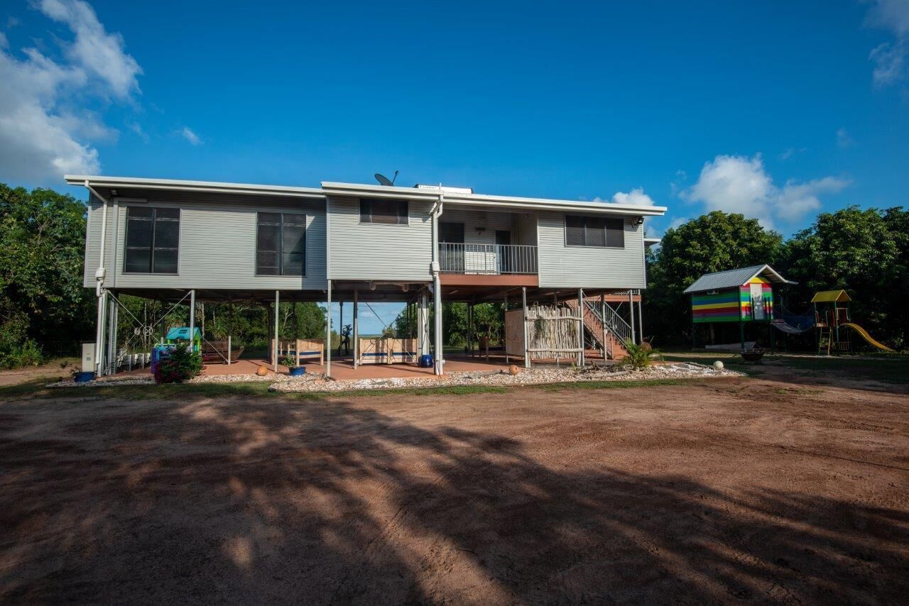 Kick n Back House, with 2 spas, sleeps 8 comfortably with ocean views 