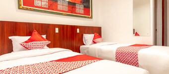 Super OYO 1377 Os Residence