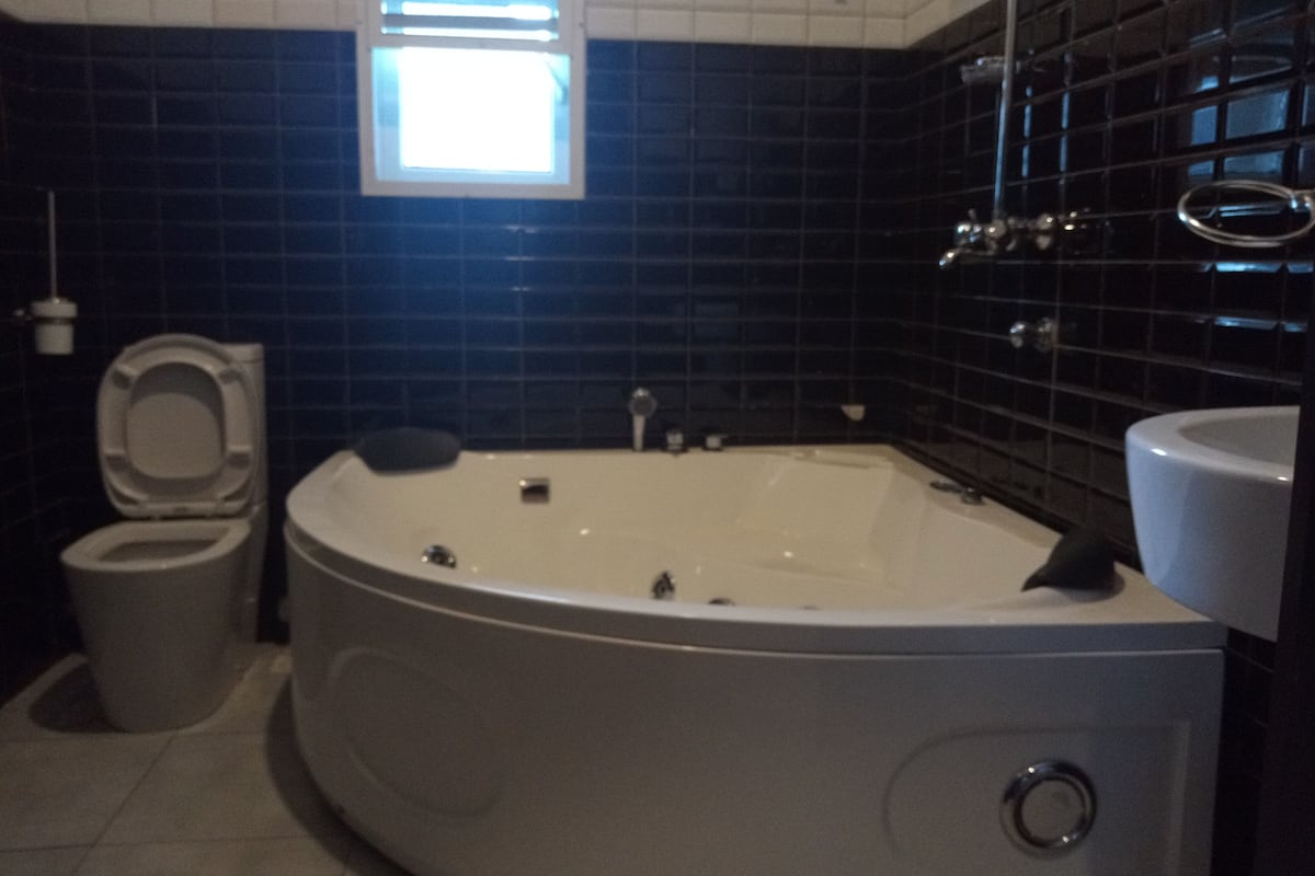 Bañera de hidromasaje privada