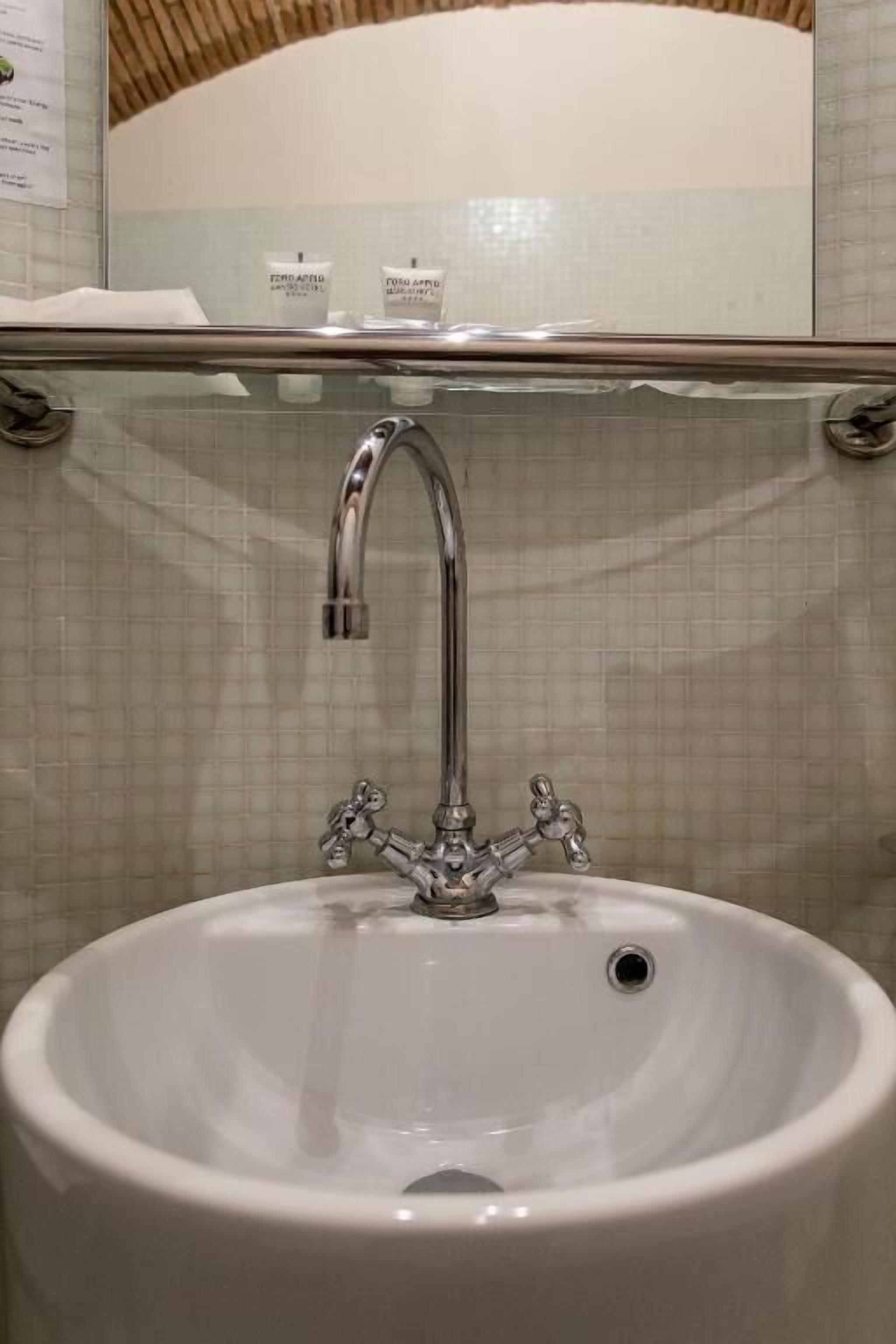 Bathroom sink