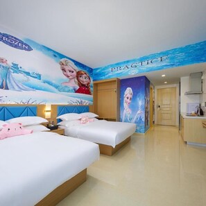 Theme Quadruple Room | Desk, laptop workspace, free WiFi - Floral Hotel Frozen Adventure Guangzhou (Guangzhou)