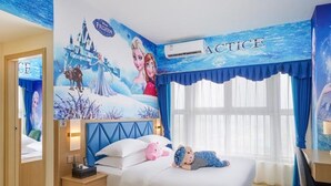 A hotel room with a bed, a nightstand, a wall mural, a window with curtains, and an air conditioning unit. - Floral Hotel Frozen Adventure Guangzhou (Guangzhou)