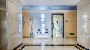 A hotel lobby with a modern design, featuring a central decorative element and a clear pathway leading to the entrance. - Floral Hotel Frozen Adventure Guangzhou (Guangzhou)