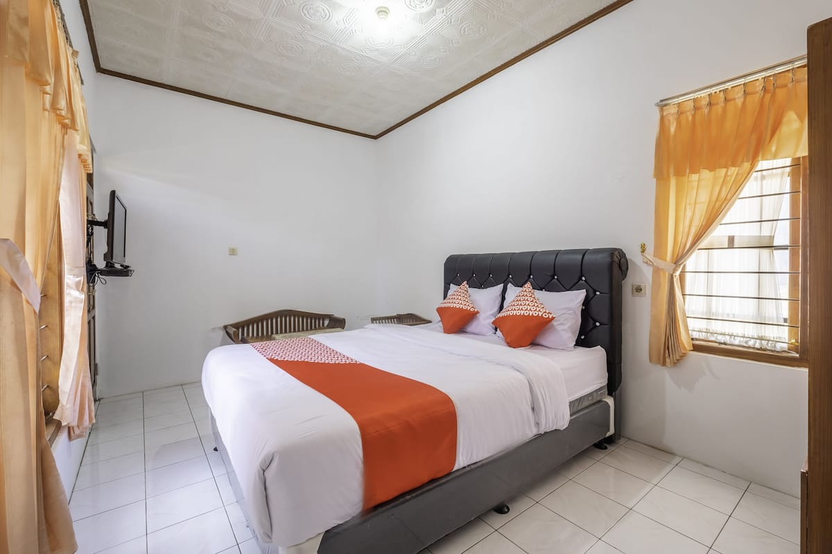 Deluxe Double Room | Desk, free WiFi, bed sheets
