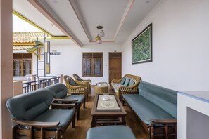 Área de estar no saguão