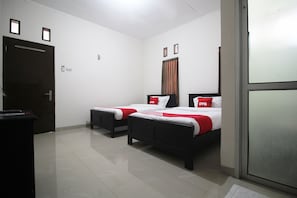 Habitación estándar con 2 camas individuales | Wifi gratis y ropa de cama 