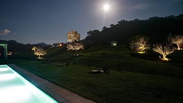 Outdoor pool, an infinity pool