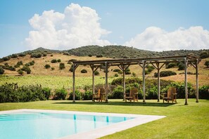Outdoor pool, an infinity pool