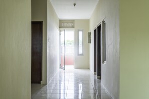 Hallway - OYO 2132 Pondok Avicenna (West Cirebon)