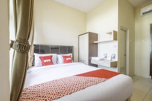 Standard Double Room | Desk, free WiFi, bed sheets