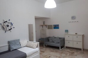 1 bedroom, in-room safe, iron/ironing board, bed sheets