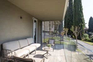 Terrace/patio - Minnie - spacious apartment in Gardone Riviera (Gardone Riviera)