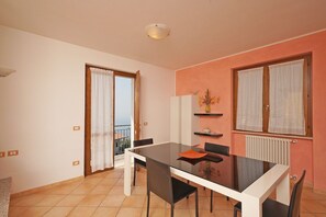 Dining - Infinity: big apartment with lake view (Tignale)