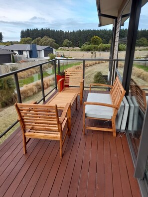 Property grounds - LargeExecutive House (Kaikoura)