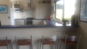 Fridge, microwave, oven, stovetop - LargeExecutive House (Kaikoura)