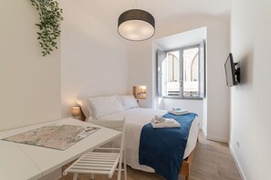 Laptopgeeigneter Arbeitsplatz, schallisolierte Zimmer